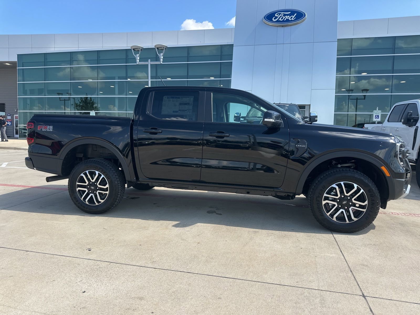 New 2025 Ford Ranger Lariat w/ FX4 Off-Road Package image 2