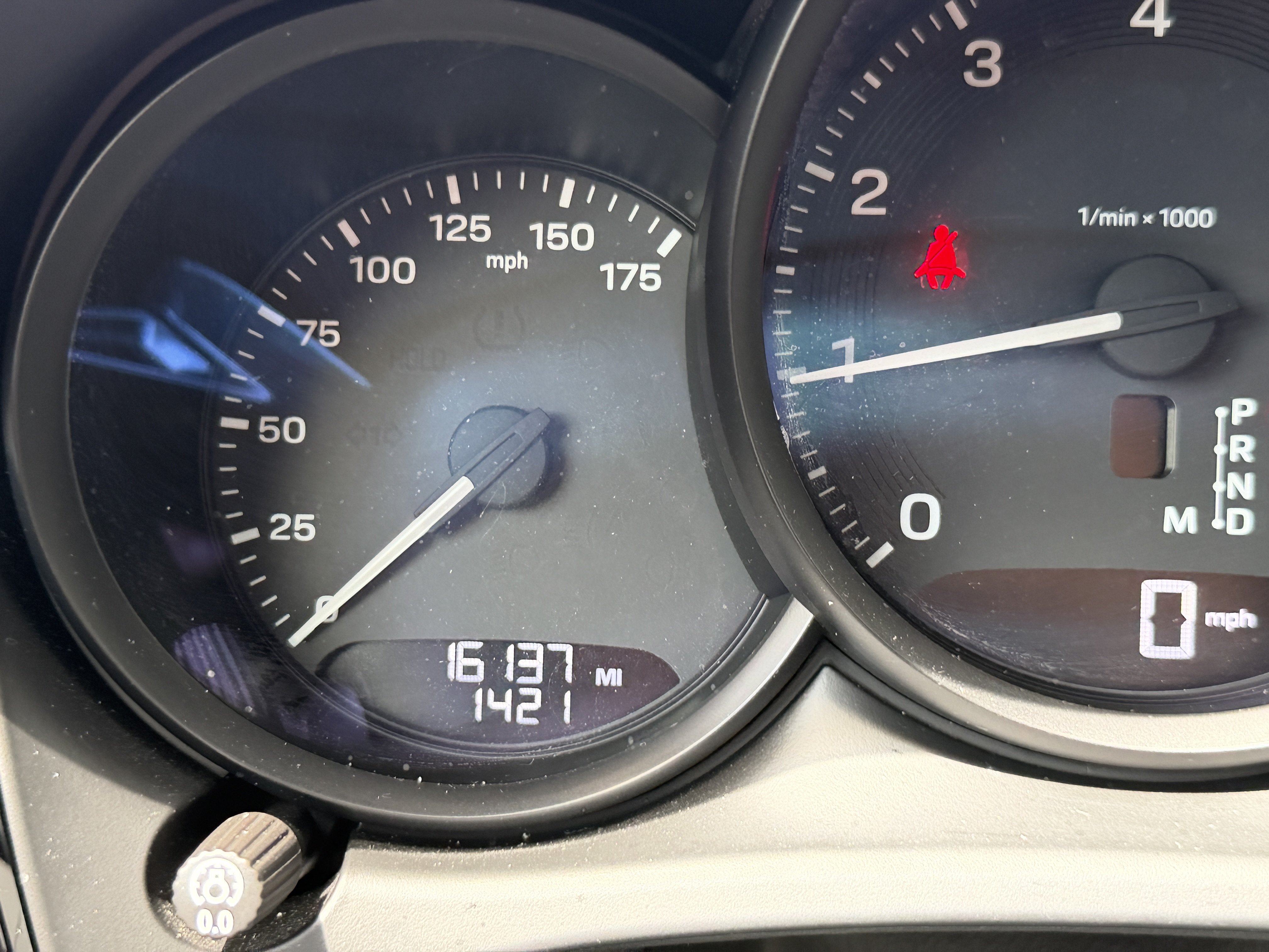 Certified 2023 Porsche Macan AWD/4WD image 32