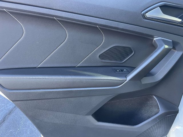 Certified 2023 Volkswagen Tiguan SE R-Line FWD image 11