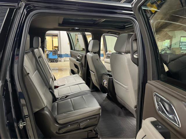 Used 2022 GMC Yukon XL SLT w/ SLT Premium Package AWD/4WD image 11