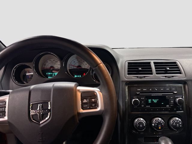Used 2014 Dodge Challenger SXT RWD image 21