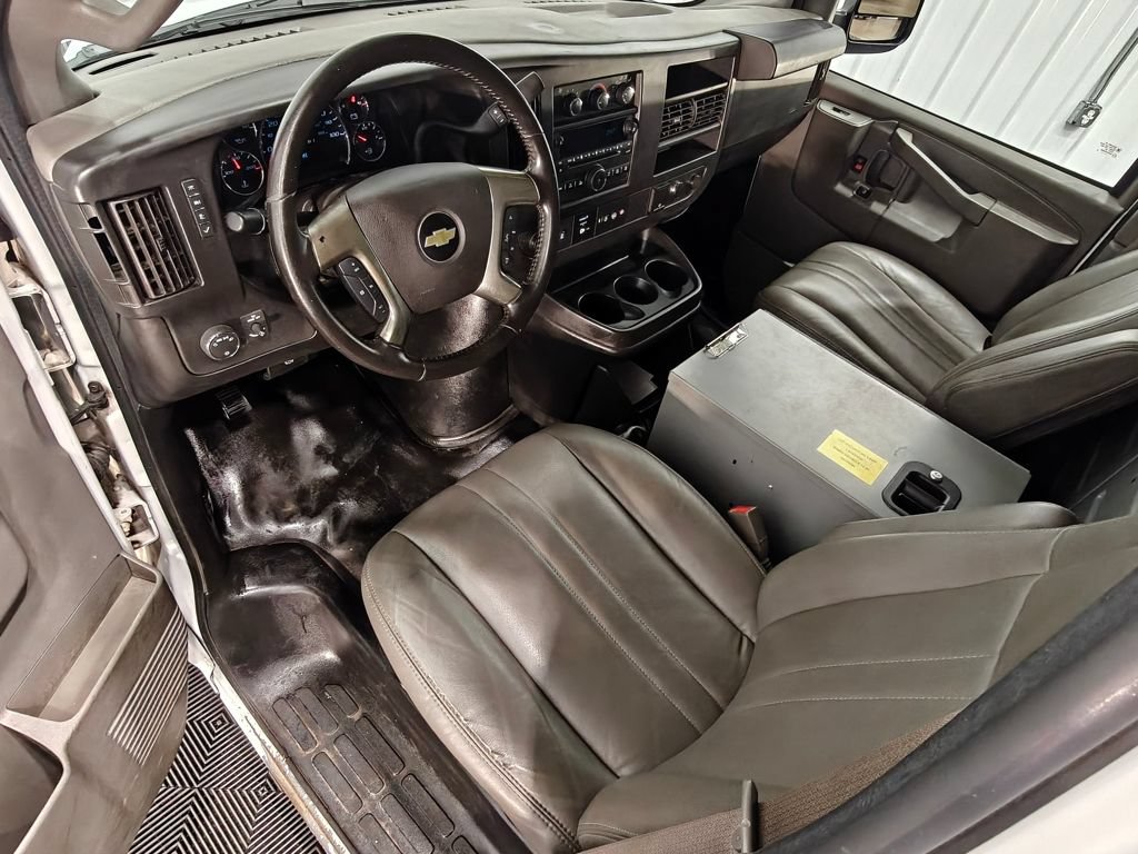 Used 2019 Chevrolet Express 3500 Extended w/ Driver Convenience Package RWD image 4