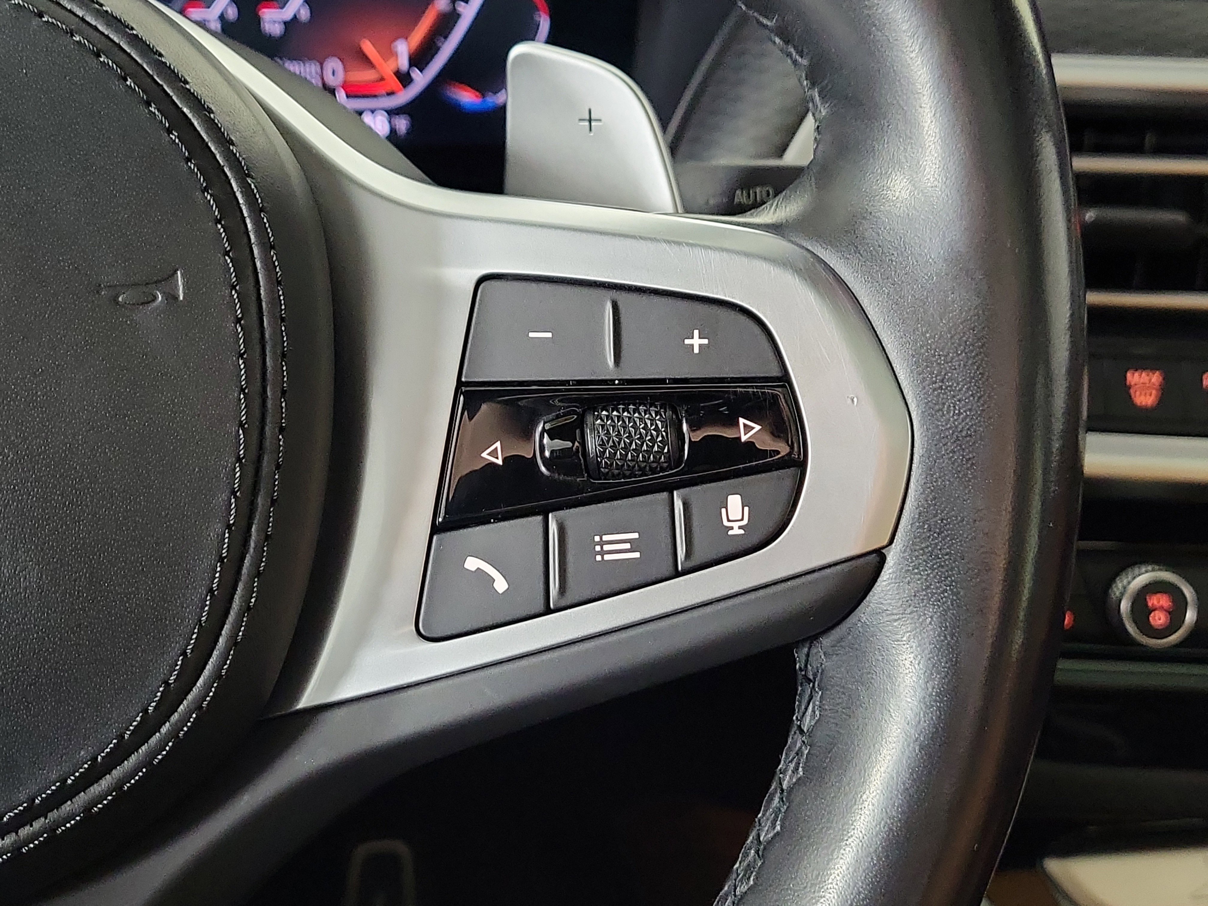 Used 2022 BMW X4 xDrive30i w/ M Sport Package image 14