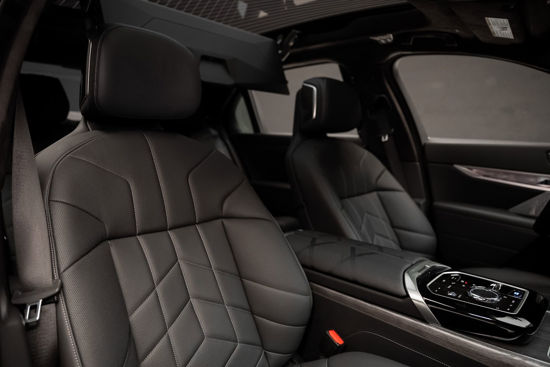 Used 2024 BMW i7 xDrive60 w/ Executive Package image 63