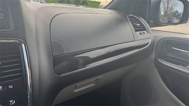 Used 2019 Dodge Grand Caravan SXT image 28