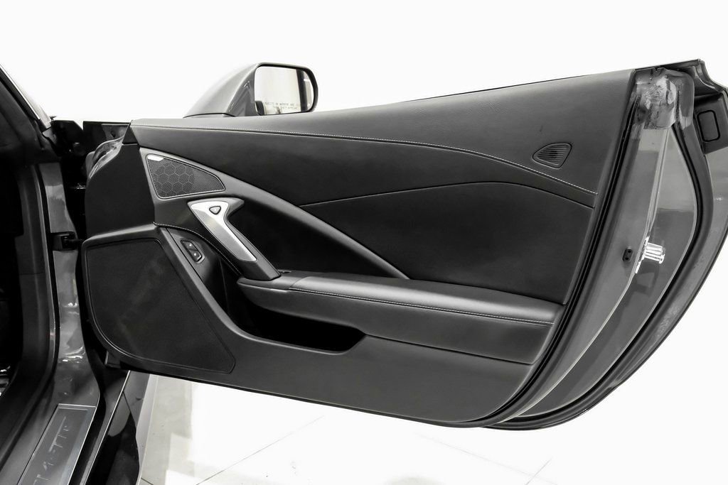 Used 2015 Chevrolet Corvette Z06 w/ 2LZ Preferred Equipment Group image 33