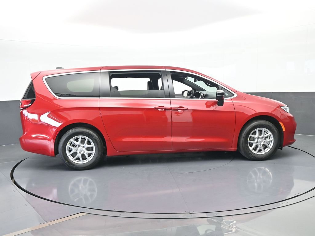 New 2026 Chrysler Pacifica Select image 7