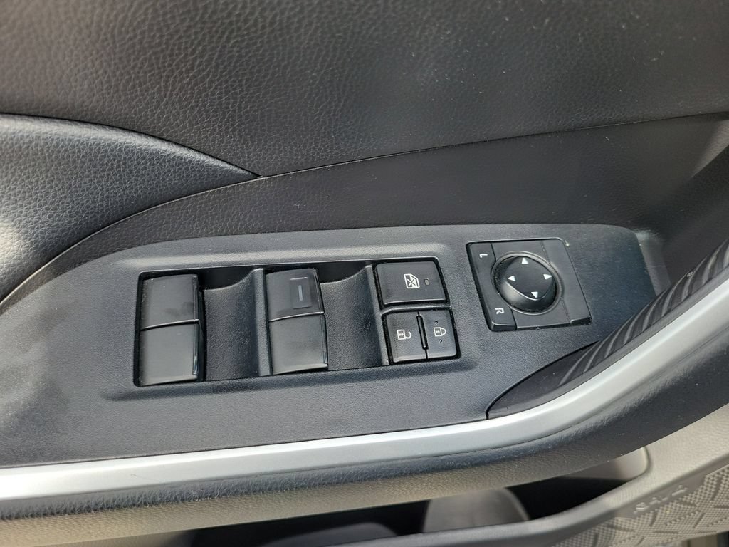 Used 2022 Toyota RAV4 LE FWD image 19