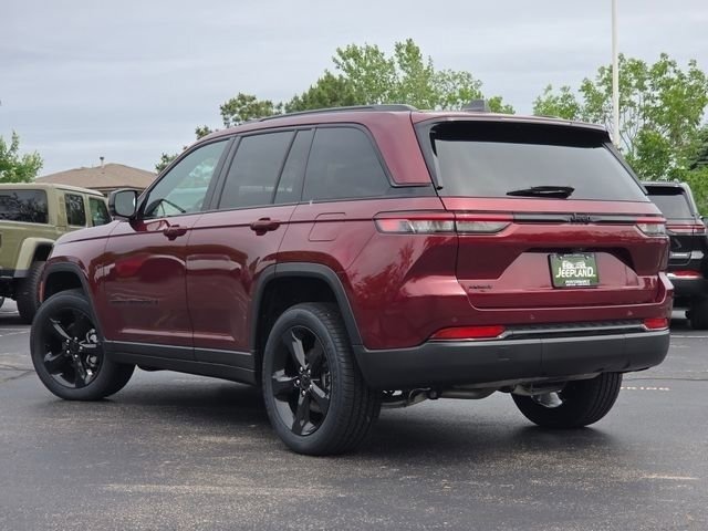 Used 2024 Jeep Grand Cherokee Altitude AWD/4WD image 21