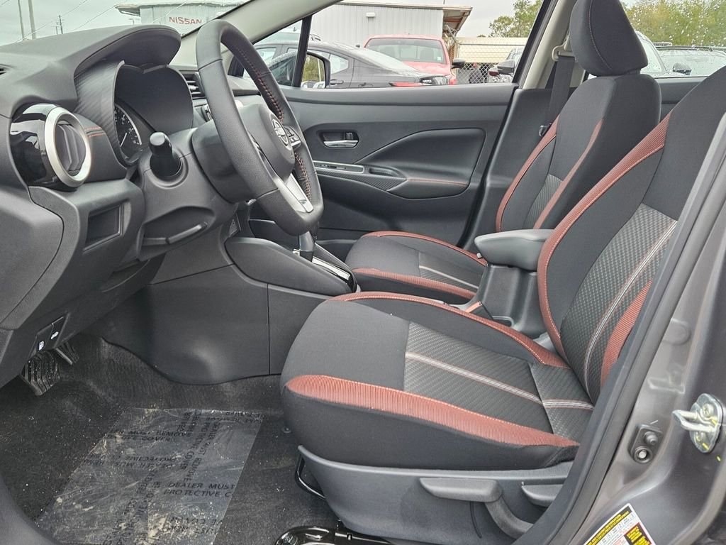 New 2025 Nissan Versa SR w/ Trunk Package image 3