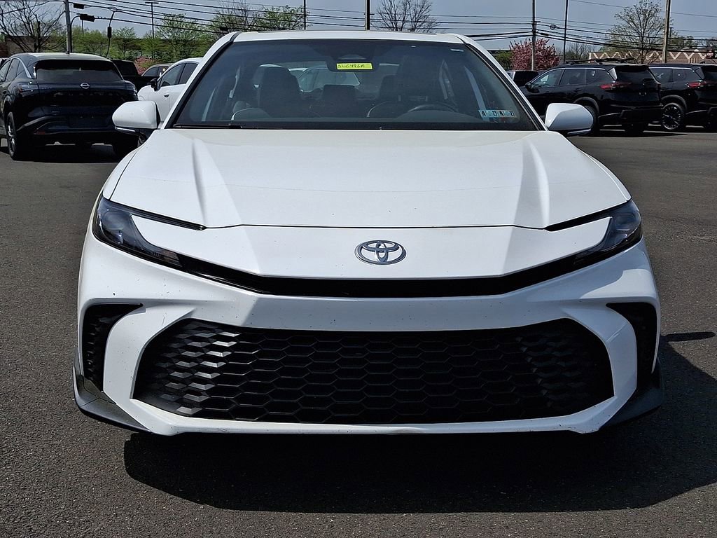 Used 2025 Toyota Camry SE w/ Convenience Package FWD image 2
