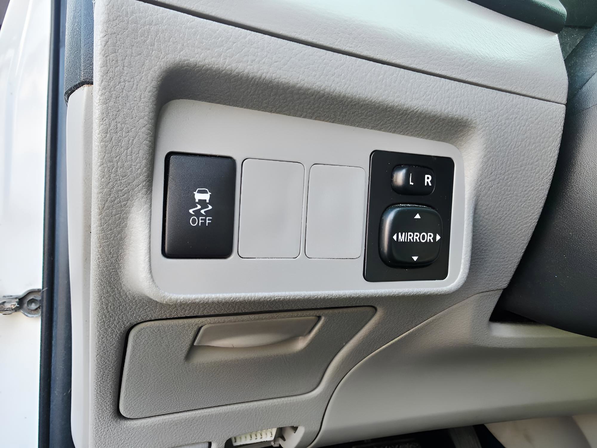 Used 2013 Toyota Corolla LE image 21