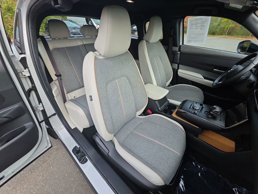 Used 2022 MAZDA MX-30 Electric w/ Premium Package image 18