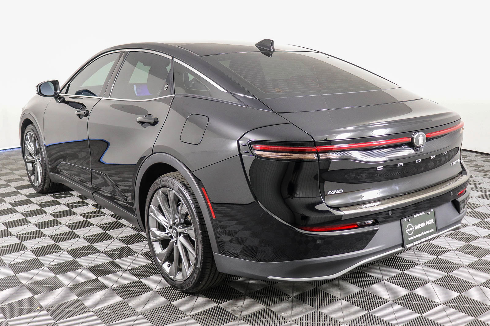 Used 2023 Toyota Crown XLE image 10