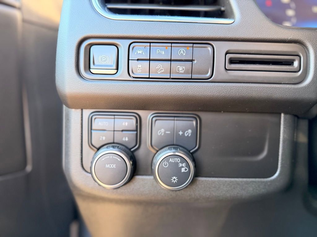 Used 2023 Chevrolet Suburban Z71 w/ Luxury Package image 23