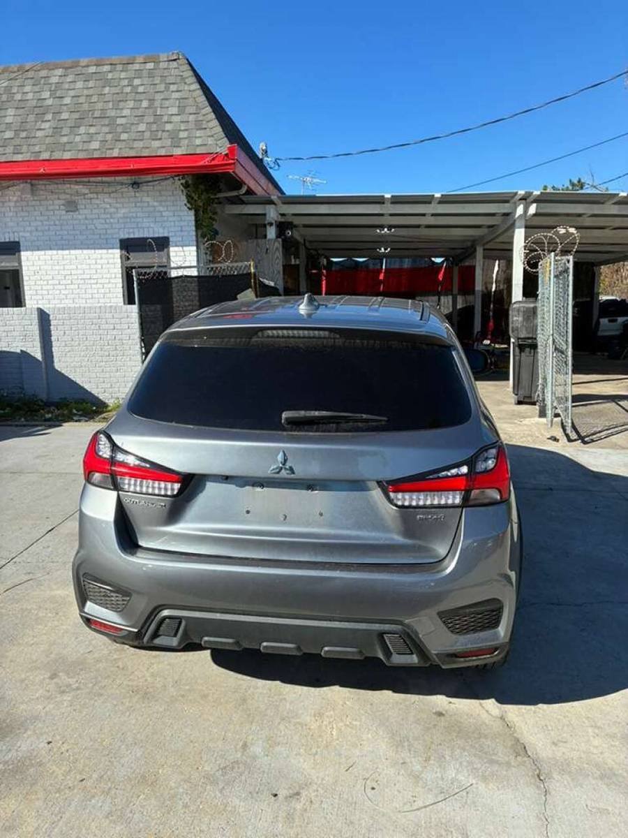 Used 2021 Mitsubishi Outlander Sport SE FWD image 3