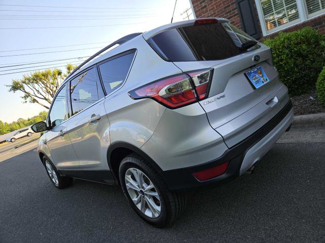 Used 2017 Ford Escape SE w/ Equipment Group 201A image 3