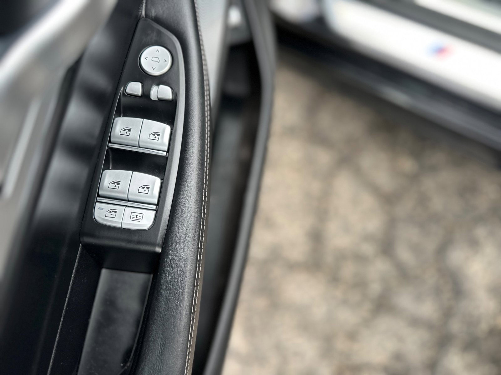 Used 2020 BMW 740i w/ M Sport Package image 22