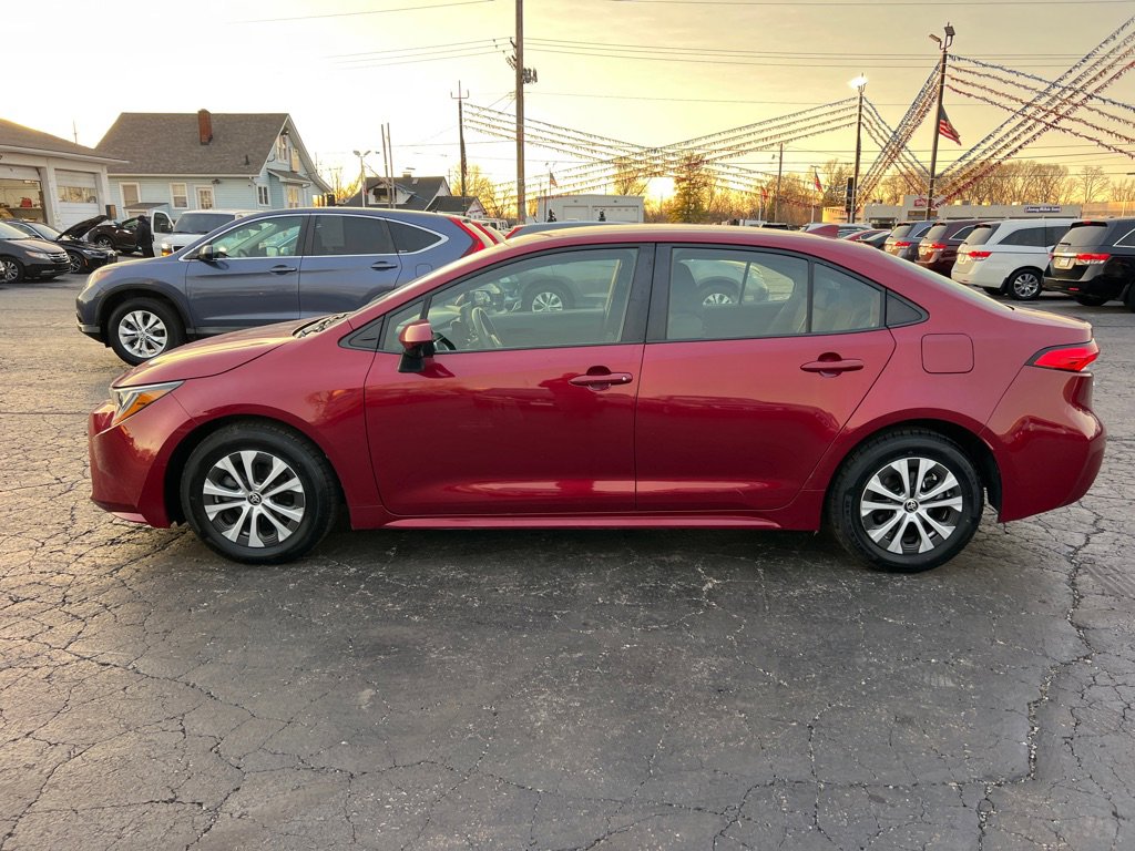 Used 2022 Toyota Corolla LE image 4