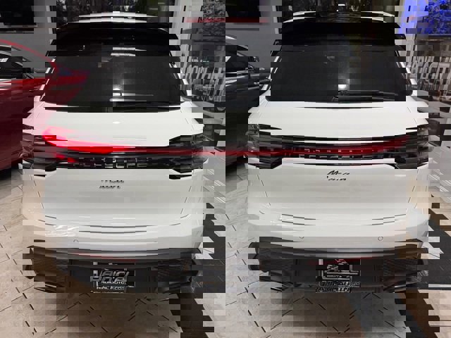 Used 2025 Porsche Macan image 32