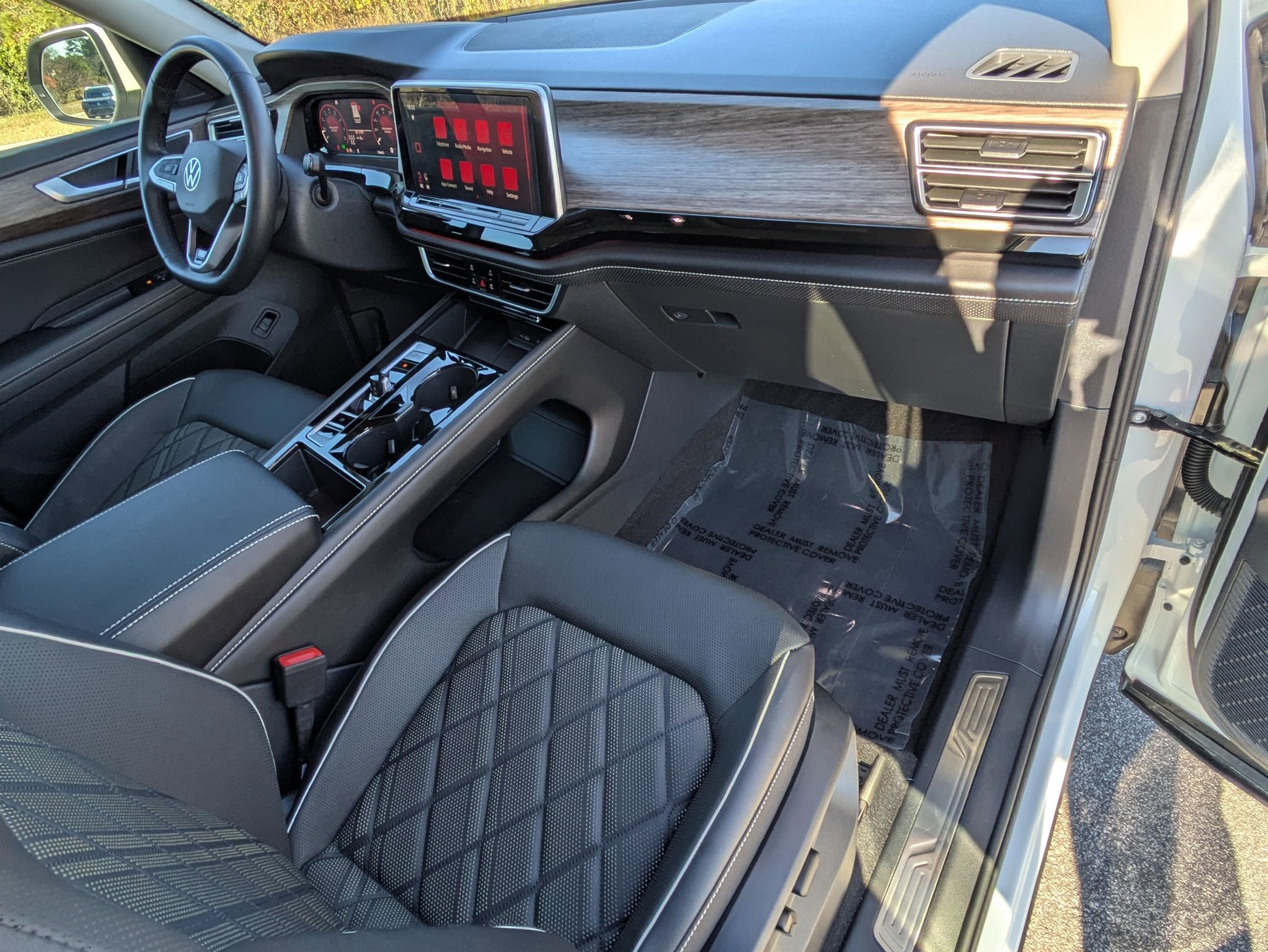 Used 2024 Volkswagen Atlas SEL Premium R-Line image 29