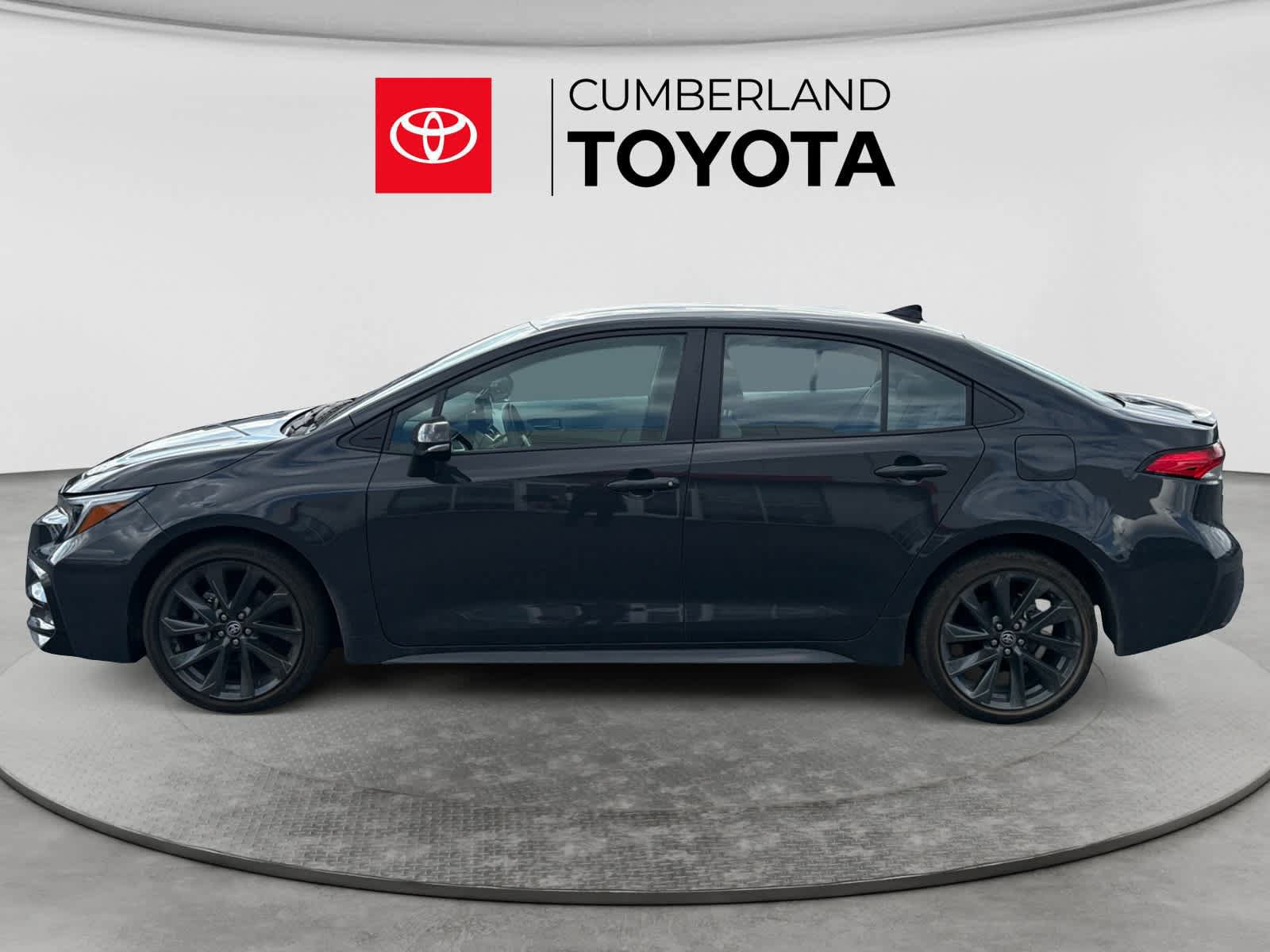Used 2025 Toyota Corolla SE w/ Convenience Package FWD image 2