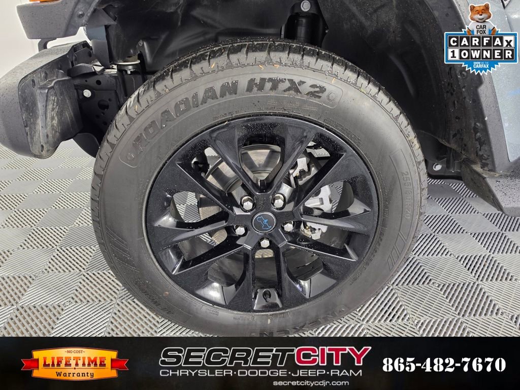 Used 2025 Jeep Wrangler Sahara 4xe image 9