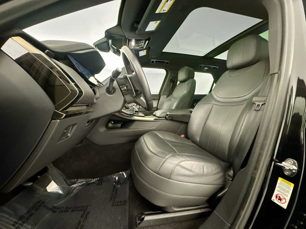 Used 2025 Land Rover Range Rover Sport SE image 20