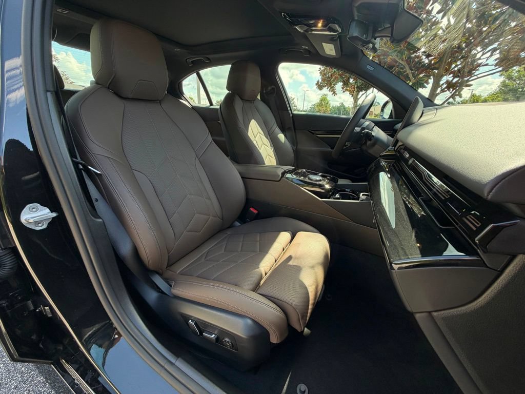Used 2026 BMW 530i xDrive w/ M Sport Package AWD/4WD image 25