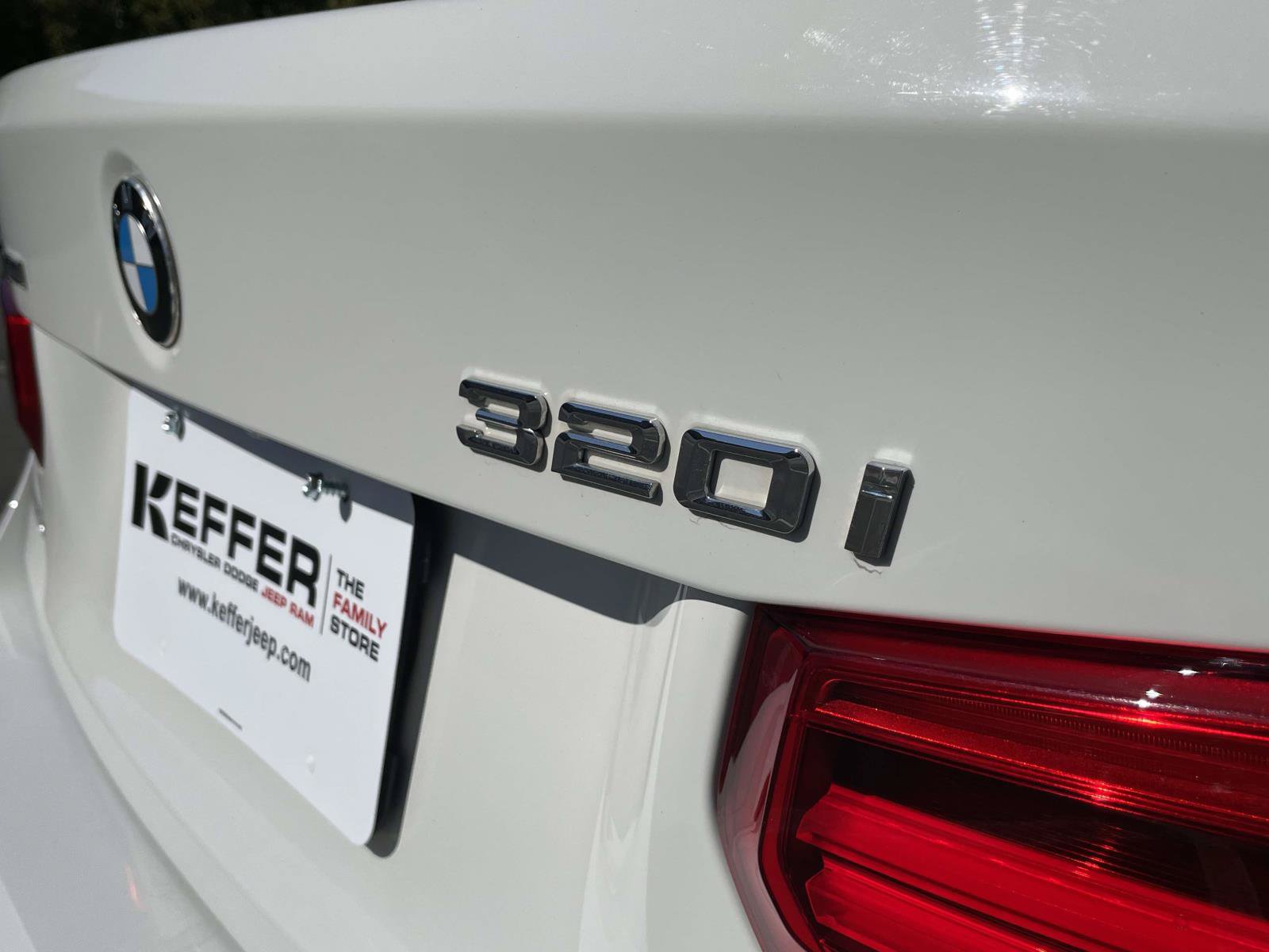 Used 2018 BMW 320i xDrive Sedan w/ Convenience Package AWD/4WD image 8