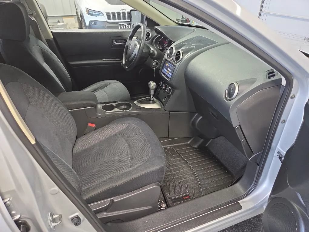 Used 2015 Nissan Rogue S FWD image 21