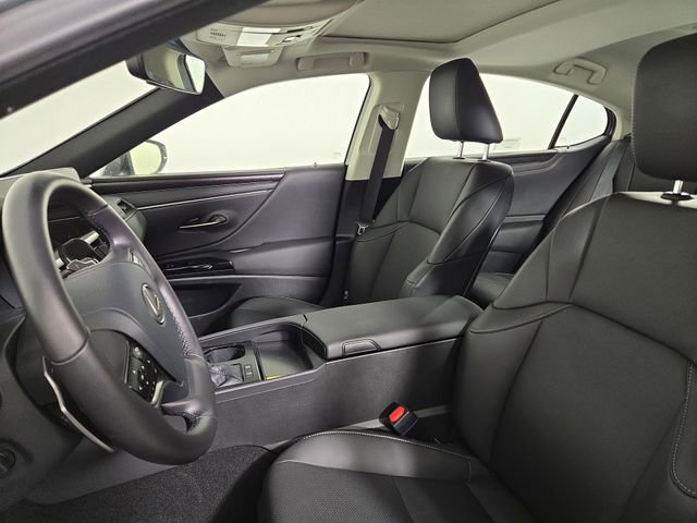 Used 2025 Lexus ES 300h F Sport image 13