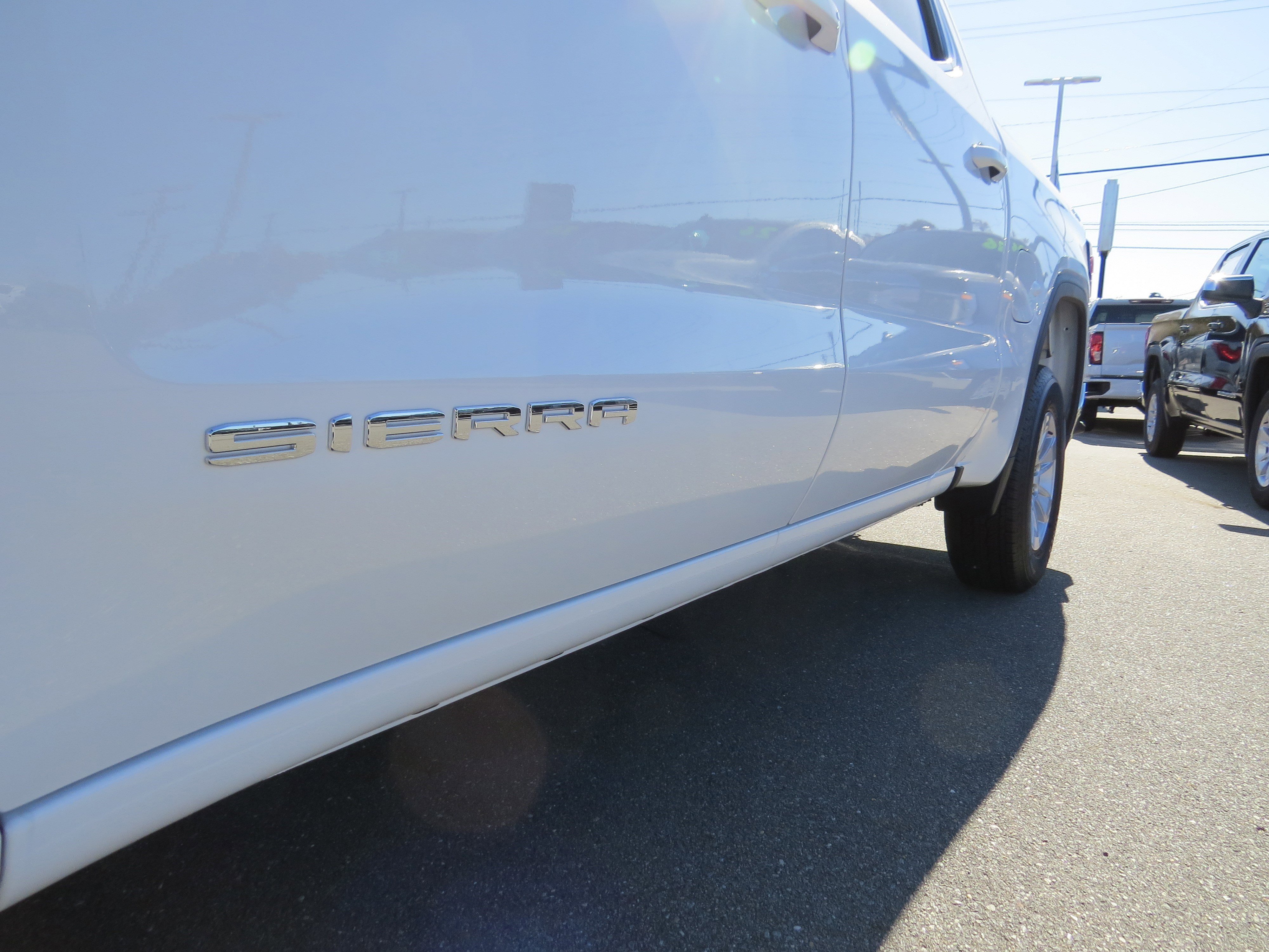 New 2026 GMC Sierra 1500 SLE image 14