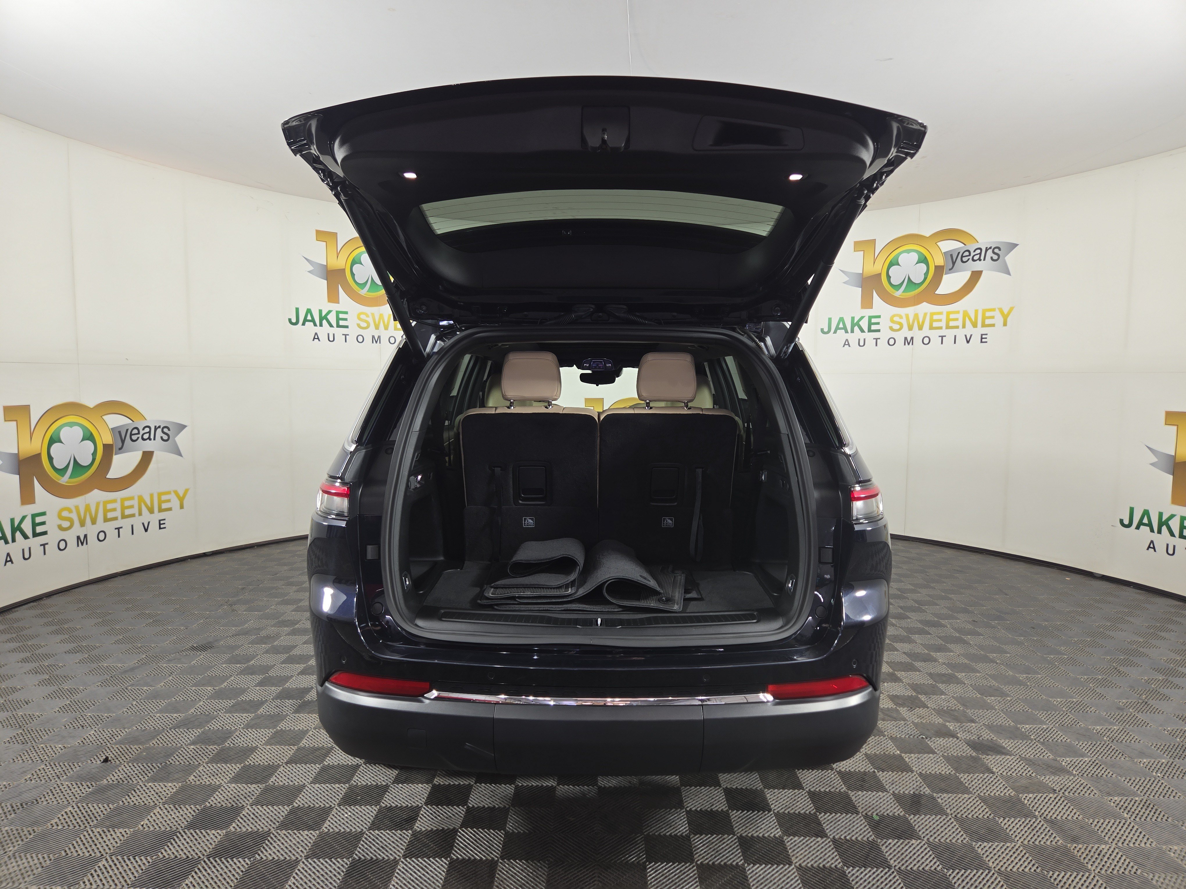 Used 2023 Jeep Grand Cherokee L Limited AWD/4WD image 35