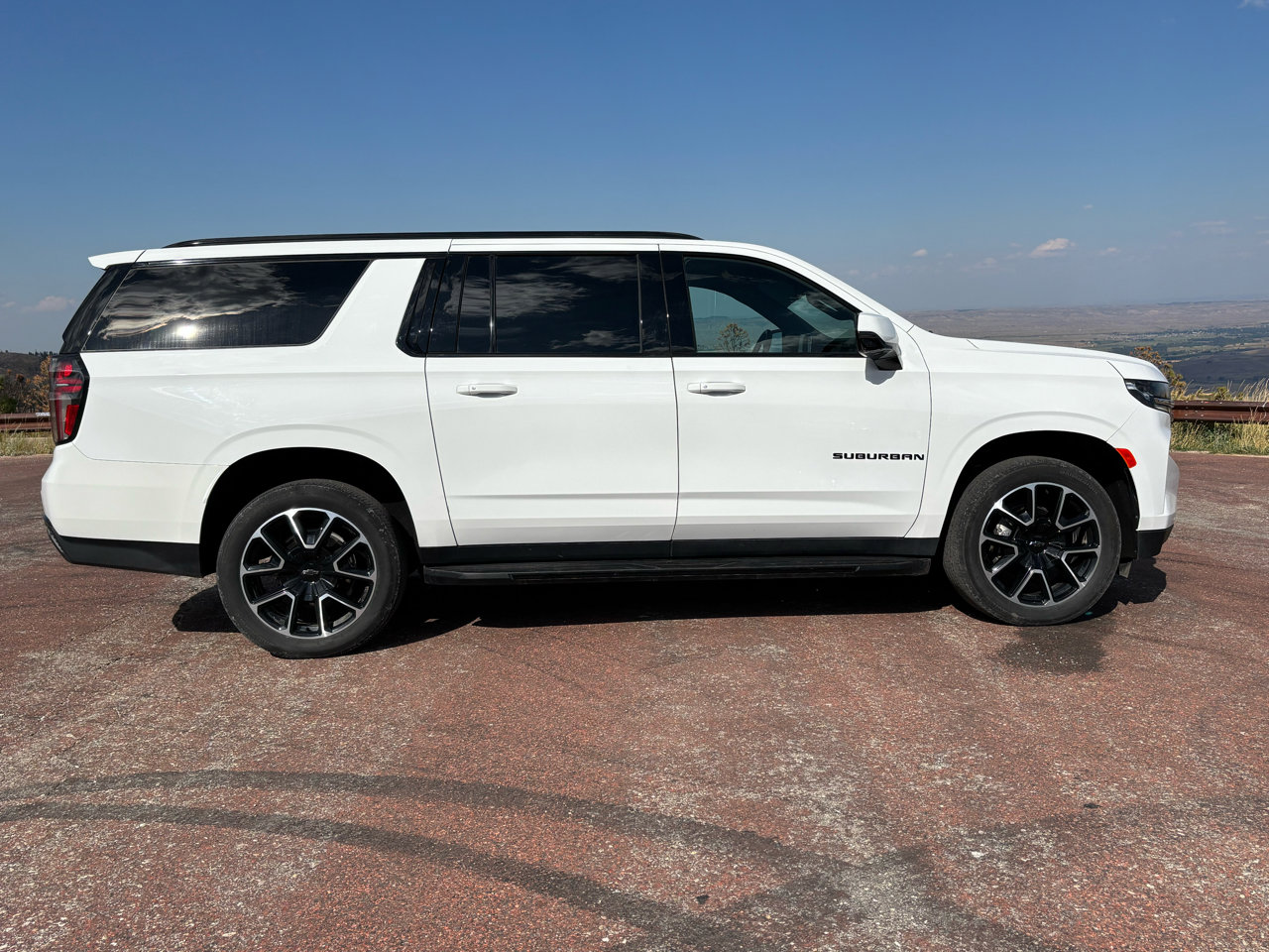 Used 2023 Chevrolet Suburban RST w/ Luxury Package image 3