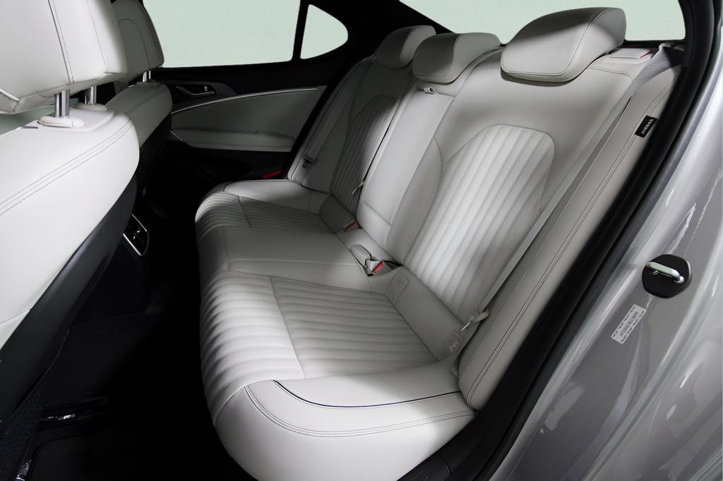 Used 2024 Genesis G70 2.5T w/ Sport Prestige Package image 15