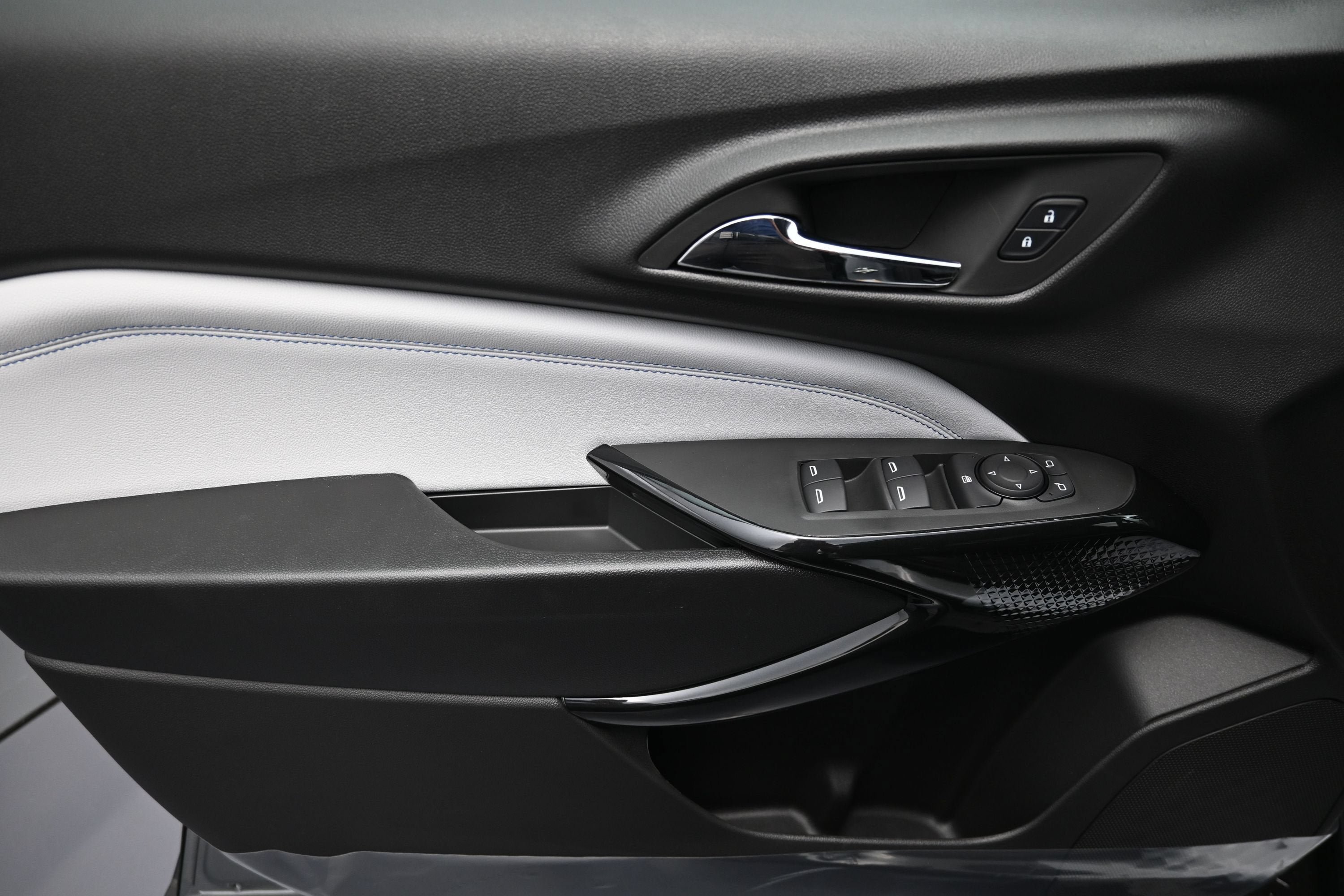 New 2026 Chevrolet Trax LT w/ Sunroof Package FWD image 26