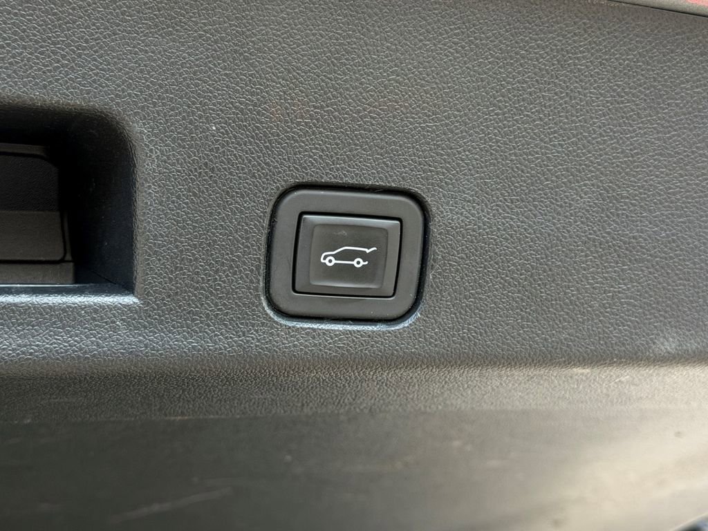 Used 2024 Chevrolet Traverse LT image 15