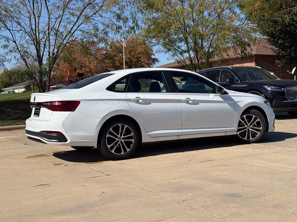 Used 2026 Volkswagen Jetta Sport FWD image 2