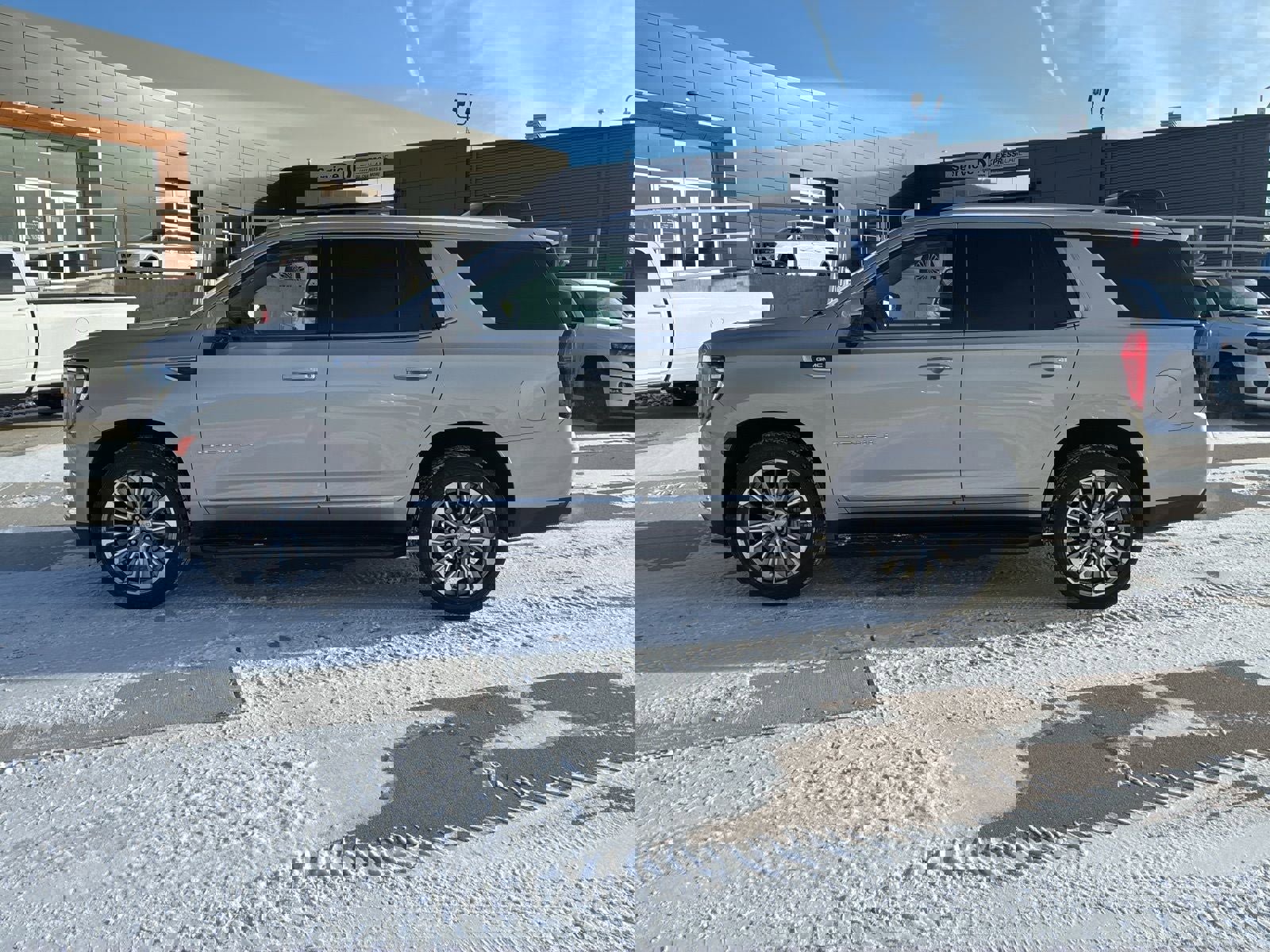 Used 2021 GMC Yukon Denali image 2