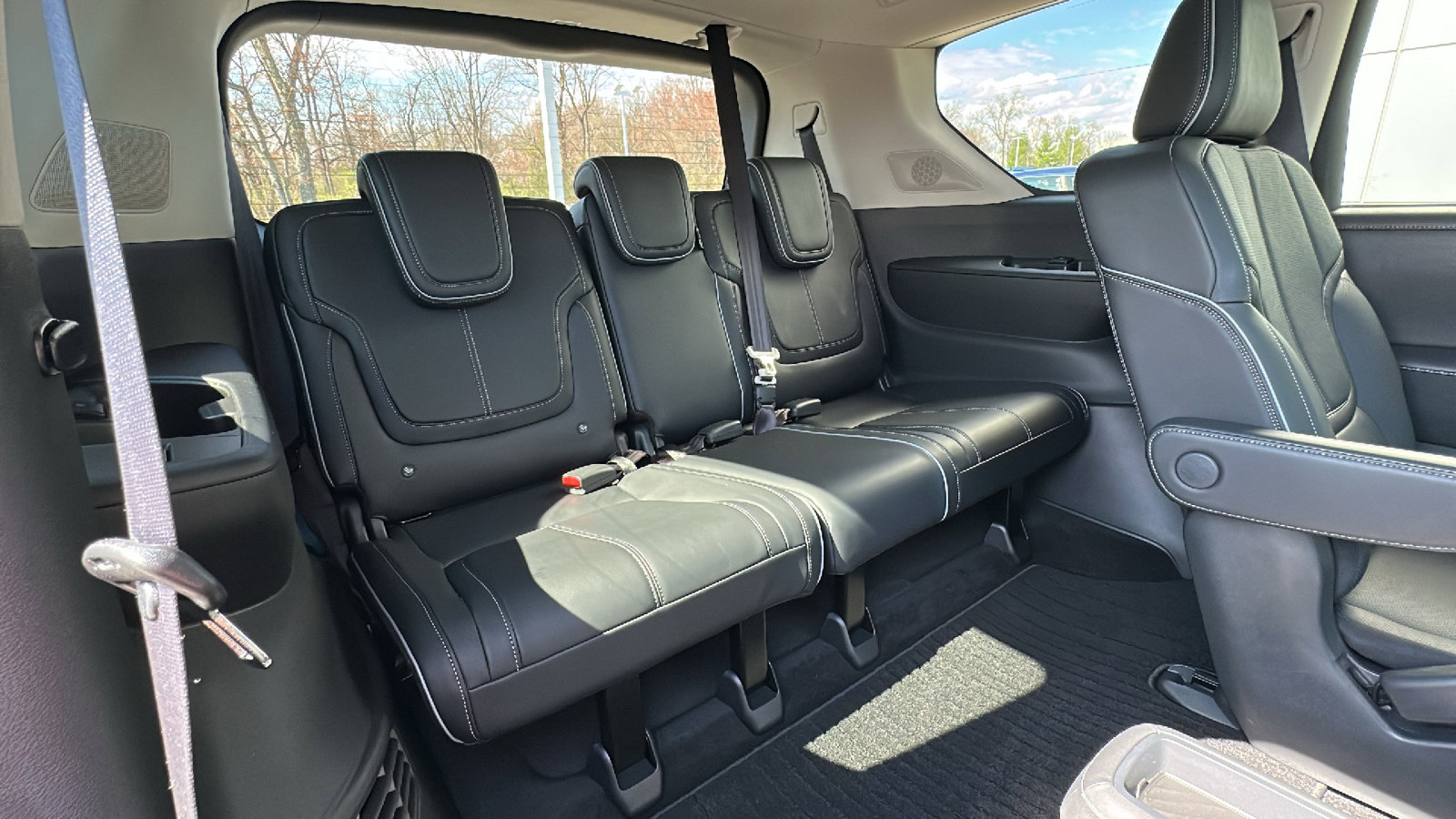 Used 2025 INFINITI QX80 Sensory image 26