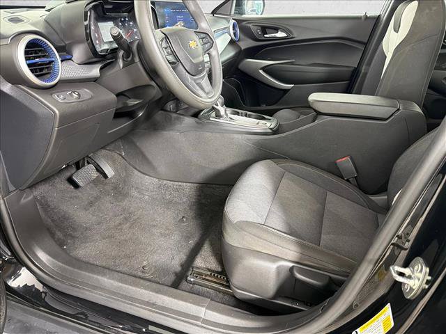 Used 2024 Chevrolet Trax LS w/ LS Convenience Package FWD image 9