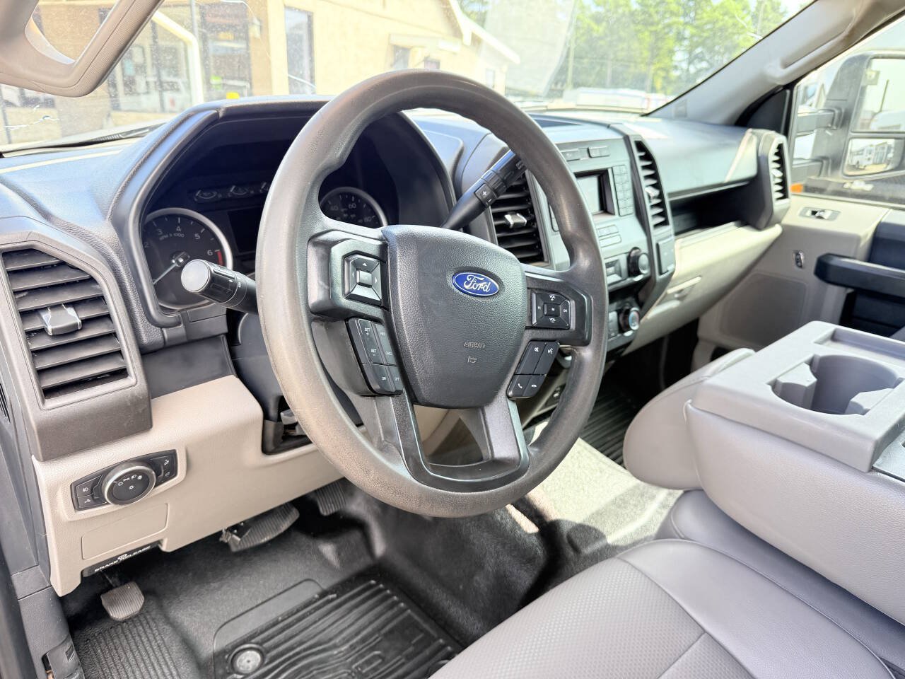 Used 2022 Ford F250 XL w/ Power Equipment Group AWD/4WD image 6