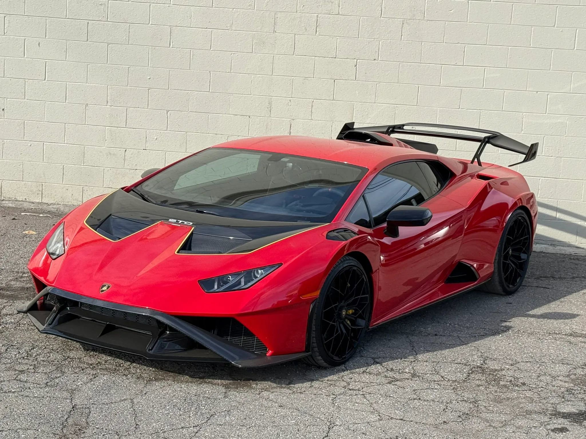 Used 2022 Lamborghini Huracan STO image 3