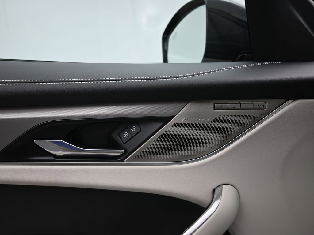 Certified 2025 Jaguar F-PACE R-Dynamic S image 19