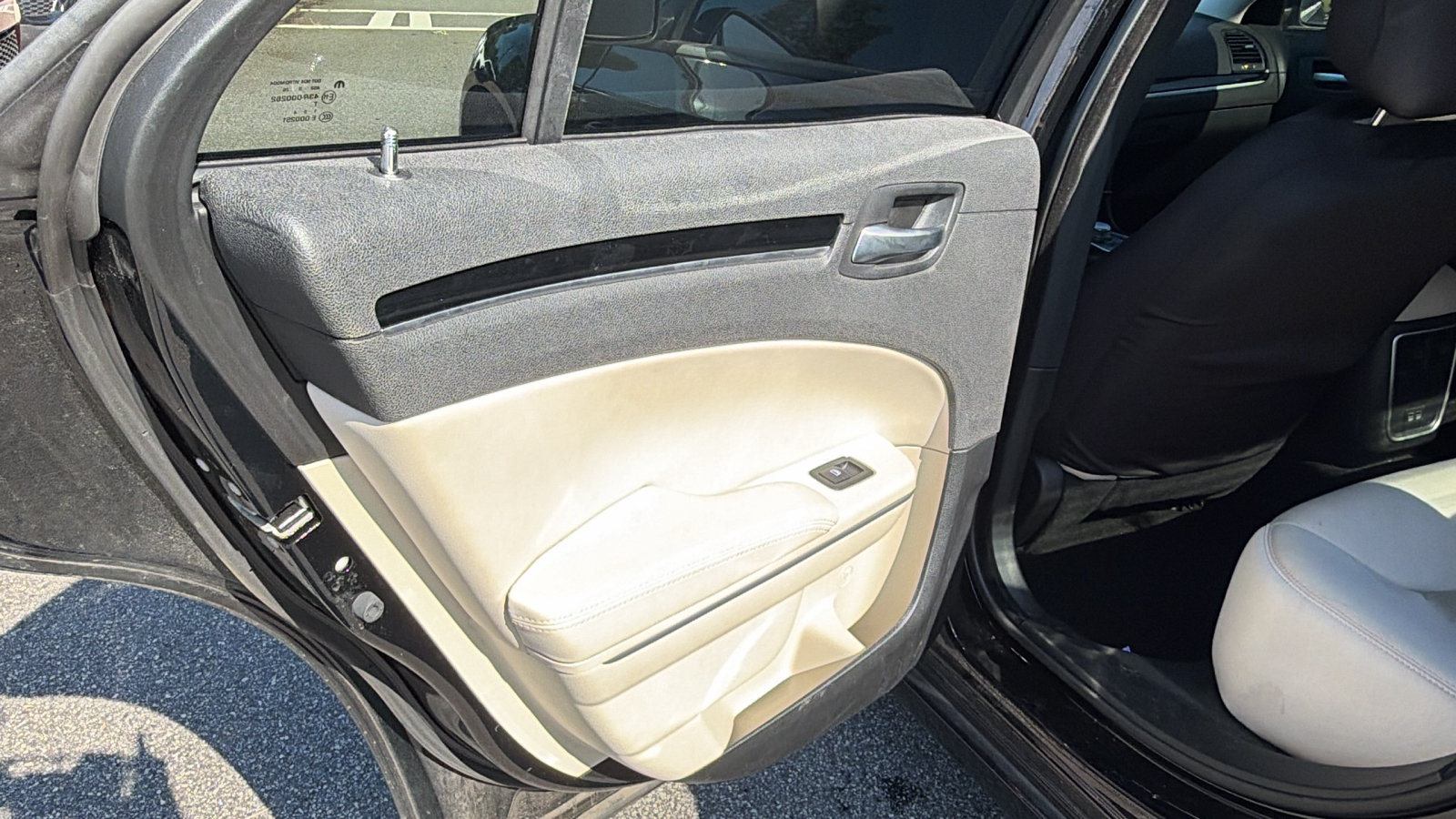 Used 2023 Chrysler 300 Touring w/ Sport Appearance Package RWD image 20