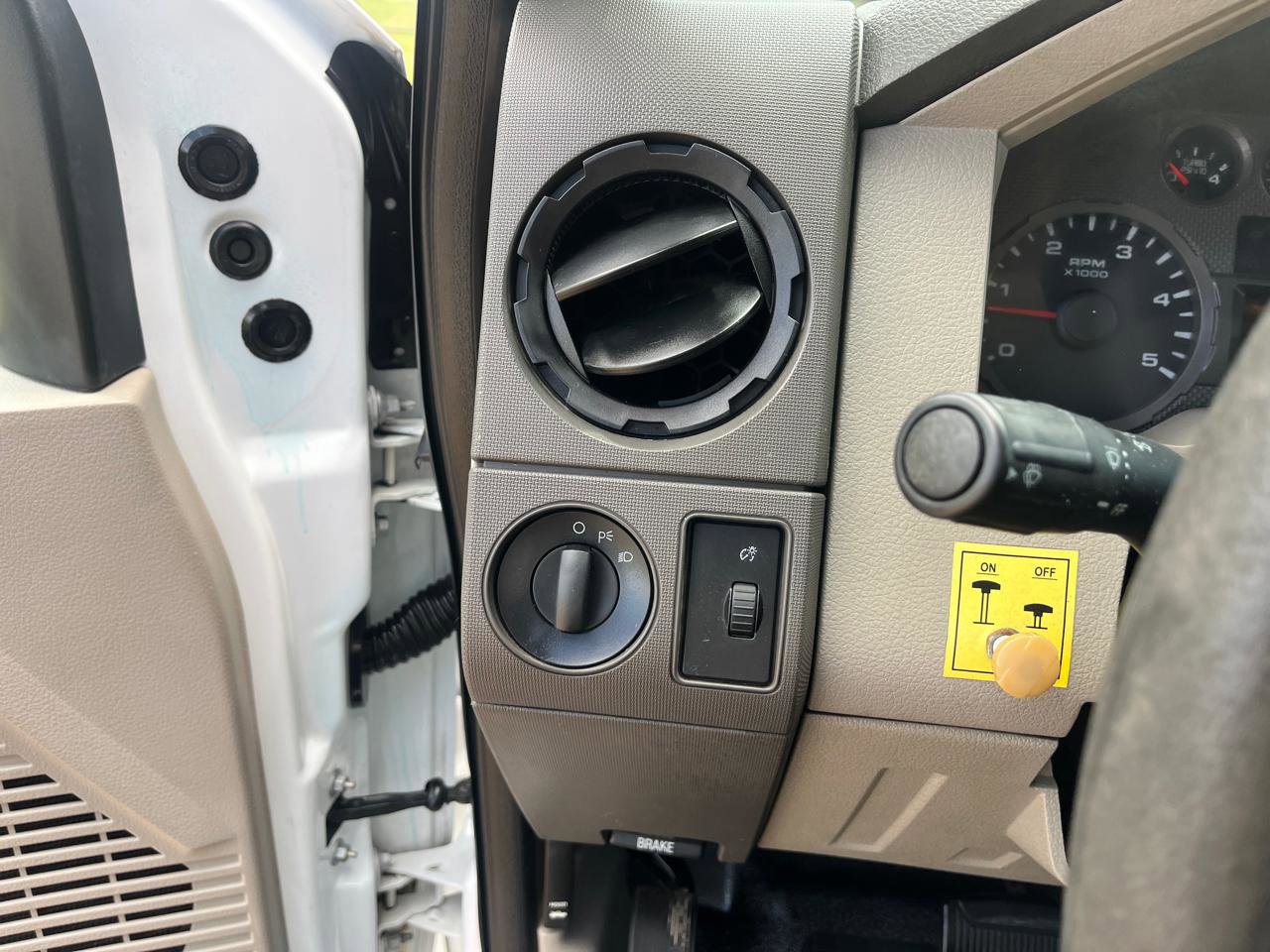 Used 2009 Ford F550 2WD Regular Cab Super Duty image 18