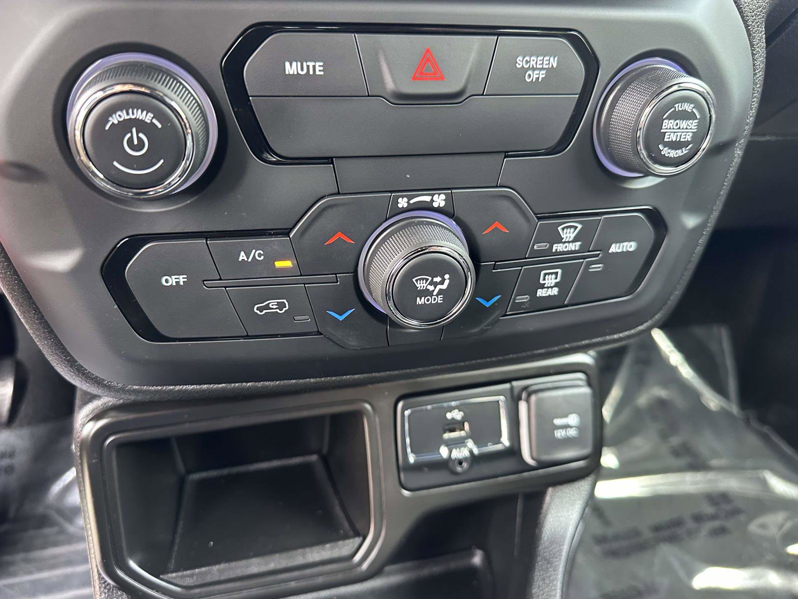 Used 2019 Jeep Renegade Limited w/ Quick Order Package 22P FWD image 12
