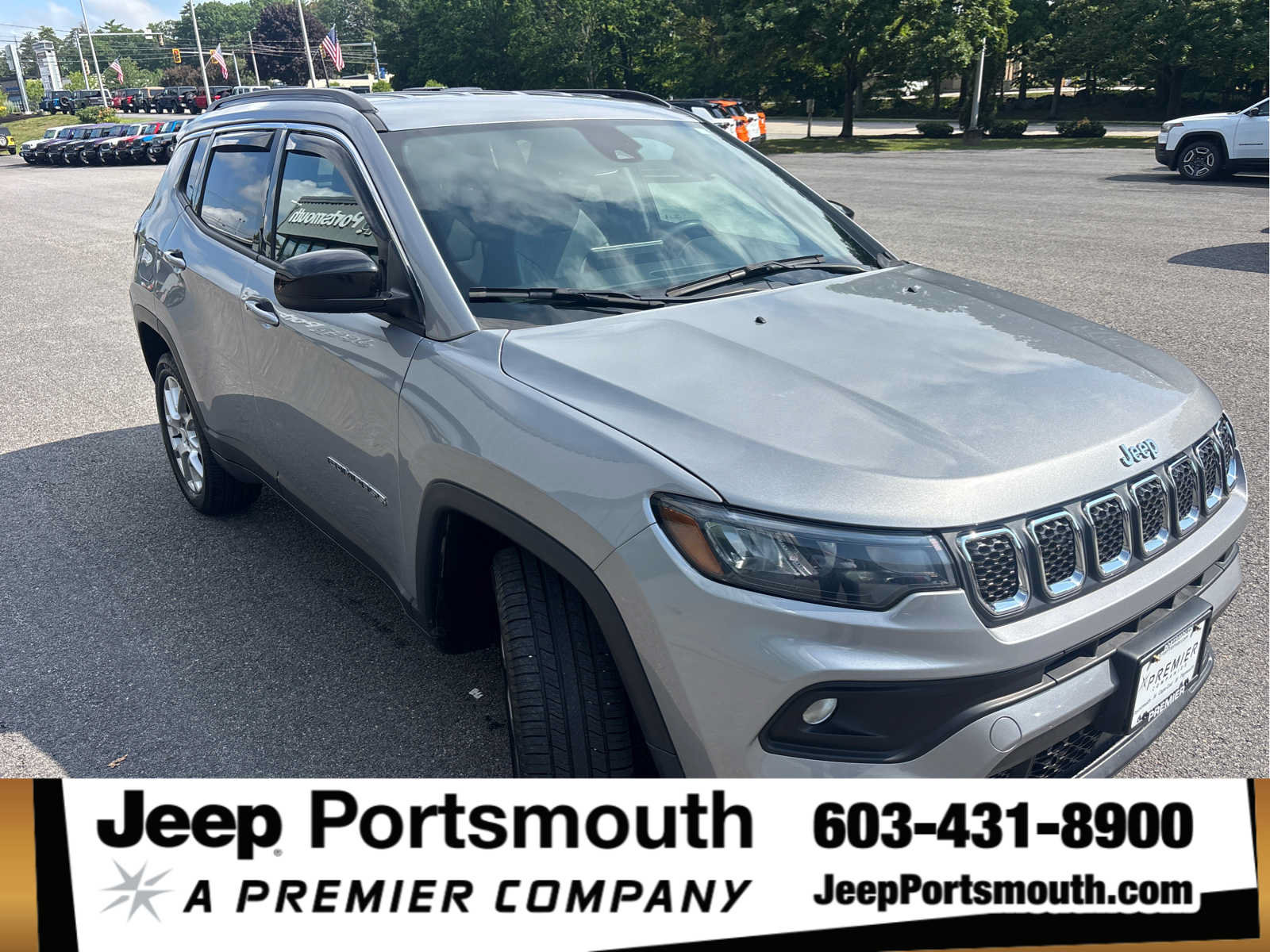 Used 2023 Jeep Compass Latitude AWD/4WD image 1