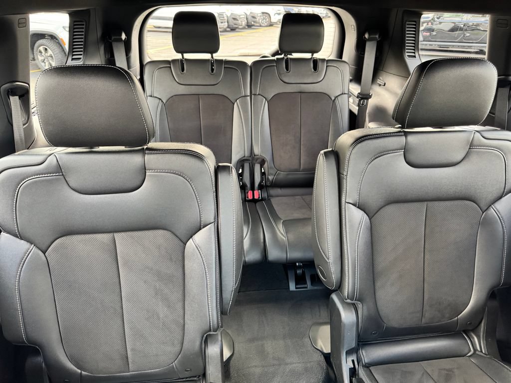 Used 2023 Jeep Grand Cherokee L Laredo AWD/4WD image 16